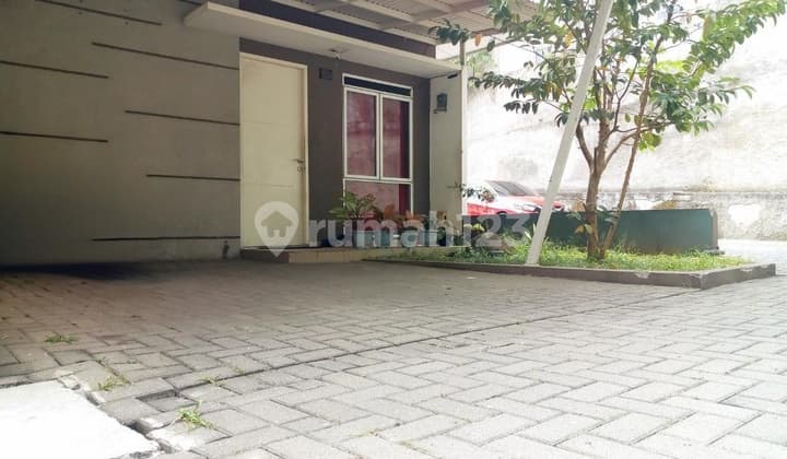 RUMAH LINGKUNGAN NYAMAN DI TAMAN AKASIA PADALARANG BANDUNG. LOKASI DEKAT PINTU TOL PADALARANG DAN STASIUN KERETA CEPAT.
