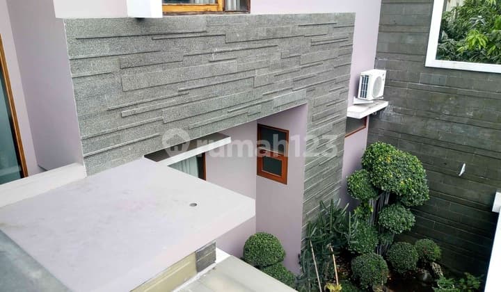 RUMAH BAGUS DI SAYAP JALAN KIARACONDONG KOTA BANDUNG JAWA BARAT. DEKAT TRANS STUDIO MALL DAN KAWASAN PERNIAGAAN DAN PERKANTORAN.