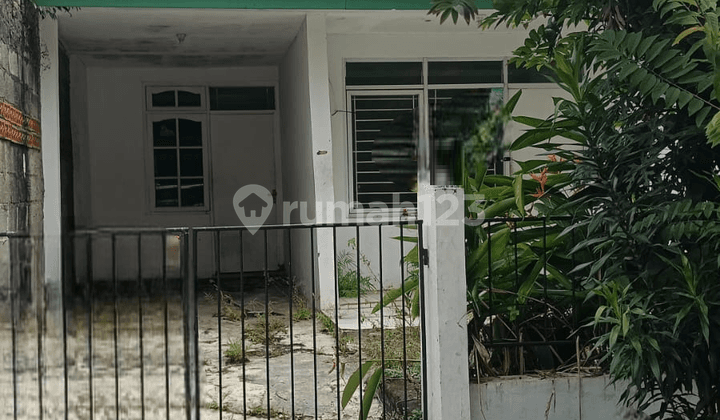 House Needs Renovation, Land Area 160 sqm, in Kranggan Permai