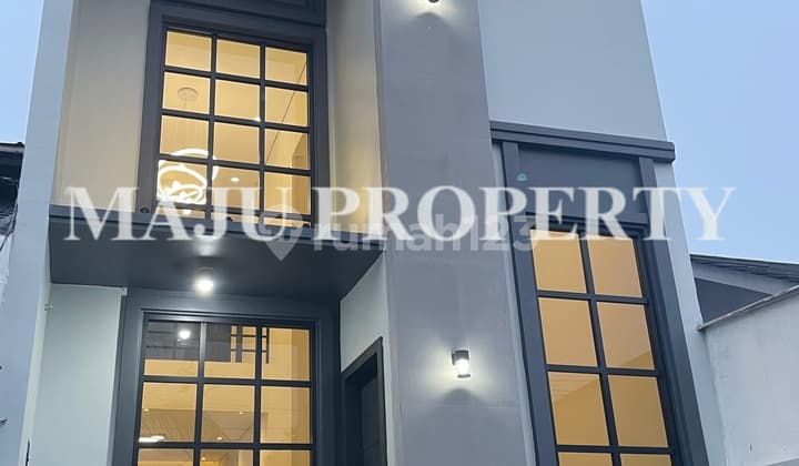 Rumah 3 Lantai, Siap Huni, di Citra Indah