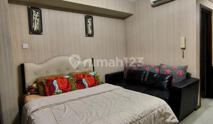 Sewa Unit Apartemen Royal Mediterania Garden Tipe Studio Kondisi Furnished Lengkap dan Middle Floor