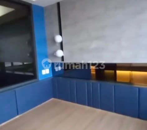 Dijual Unit Apartemen Collins Boulevard Tipe 1br Kondisi Semi Furnished Dan High Floor