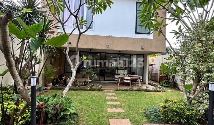 Dijual Rumah Bagus Ada Pool Sektor 9 Bintaro