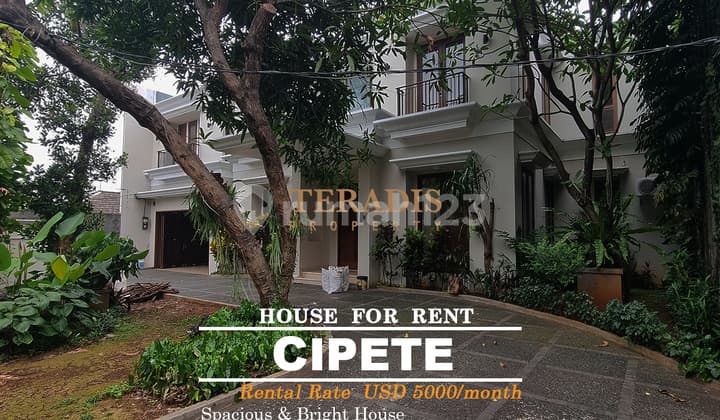Disewakan Rumah Luas dan Terang di Kawasan Cipete