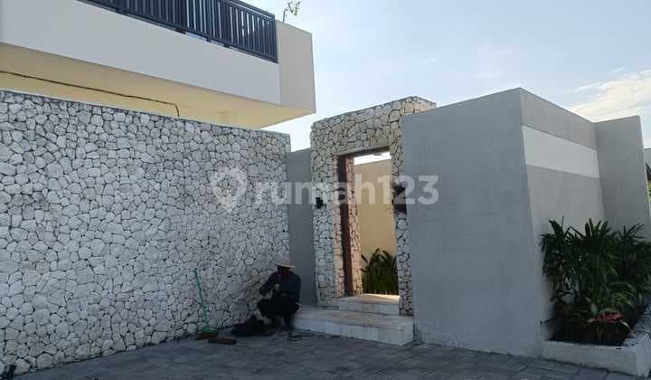 Disewakan Villa 2 Lantai Nyaman Dan Baru Di Dekat Pantai Seseh - Fasilitas Lengkap Dan Lokasi Strategis