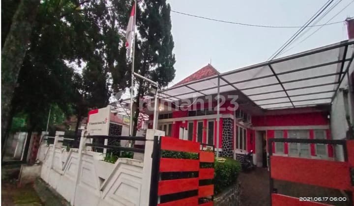 Commercial Space for Rent on Jl. Bengawan Cihapit, Bandung Wetan, Suitable for Office, Restaurant, or Cafe