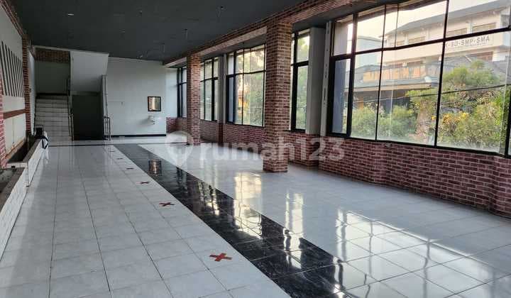 Disewakan Ruko Dewi Sartika 3,5 Lantai Siap Huni dan Siap Bisnis Lokasi Strategis dan Akses Mudah