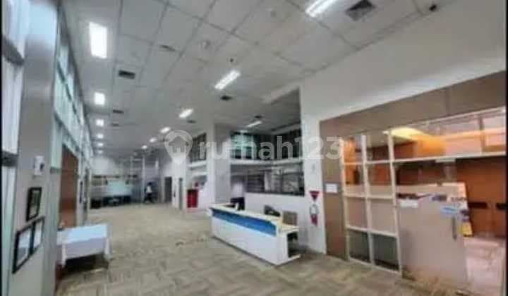 Dijual Gedung di Jakarta Pusat Area Parkir Luas Dekat dengan Fasilitas Umum Lokasi Strategis dan Akses Mudah