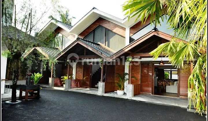 For Rent: Fully Furnished Villa and Cafe in Cigadung, Bandung. Strategic Location, Great for Investment.