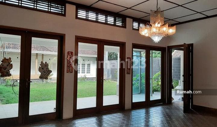 DISEWAKAN RUMAH KLASIK BANGUNAN KOLONIAL BELANDA HERITAGE GOLONGAN C DI DAERAH DAGO HUNIAN NYAMAN DAN LOKASI STRATEGIS
