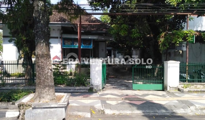 A Well-Maintained Old House in the Heart of Klaten City