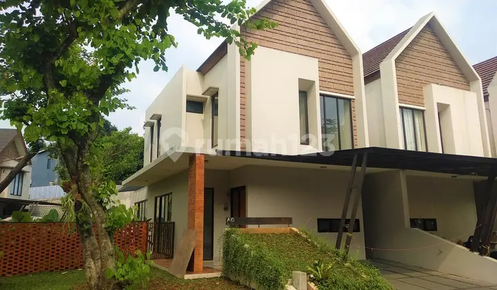 Rumah Hoek 2 LT Bebas Banjir di Townhouse Besar Jalan Masuk 3 Mobil 1,2 KM Tol