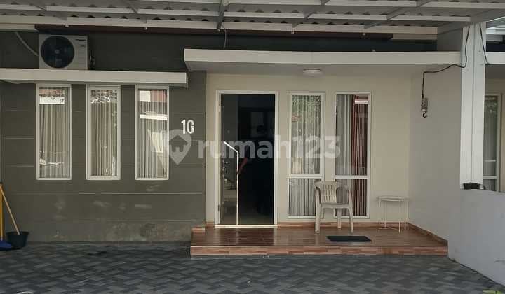 Rumah Sewa 2 LT Carport 2 Mbl di Cluster 1,5 KM Pintu Tol