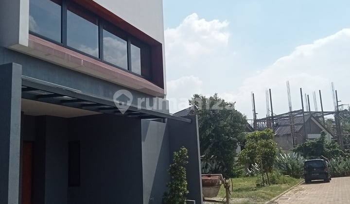 Rumah 3 lantai View Danau 5 Kamar tidur Bebas Banjir Jakarta Selatan