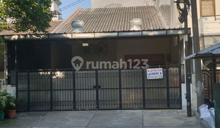 Dijual Rumah Letak Strategis di Sts Luar