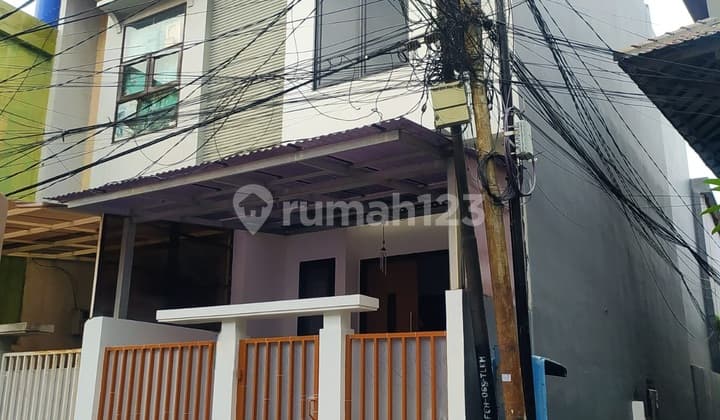 Rumah Full Furnished Bebas Banjir Lokasi Strategis