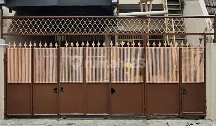 Rumah Pinggir Jalan Raya Cempaka Putih Bebas Banjir