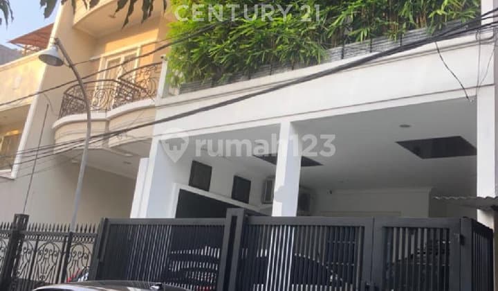 Rumah Bagus 3 Lantai Pondasi 4 Lantai Di Kelapa Gading