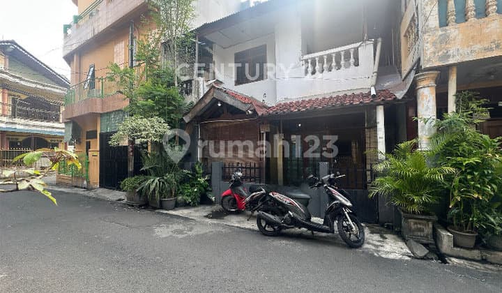 Strategic Location House in Johar Baru, Central Jakarta