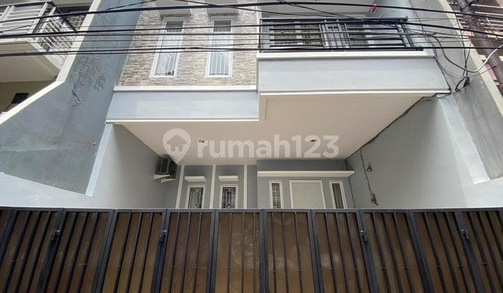 For sale. Tanjung Duren house. 3 floors. 2.1m.
