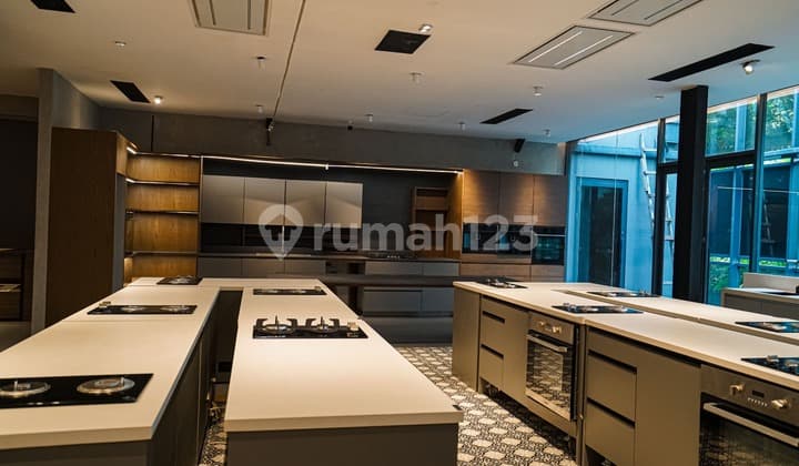 Gedung Komersial Lokasi Strategis S Parman Jakarta Barat