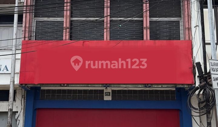 Jual / Sewa Ruko 3 Lantai Bisa Untuk Tempat Tinggal Dan Toko Lokasi Strategis Mainroad Di Raya Lembang