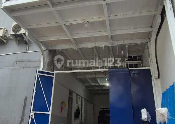 5.5 M Ruko Gandeng Griya Loka 2 Lantai Semi Furnished Hoek