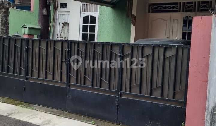 Rumah dijual cepat di Komplek perumahan di pamulang sangat murah 2 Lantai SHM