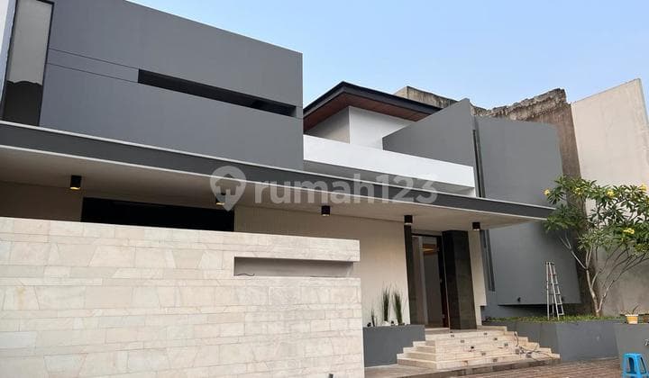 Dijual cepat sangat murah Villa Cantik dengan kolam renang siap huni di Gading Serpong