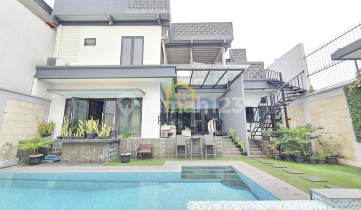 Rumah Mewah Cantik ada Kolam Renang dekat Mall Central Park