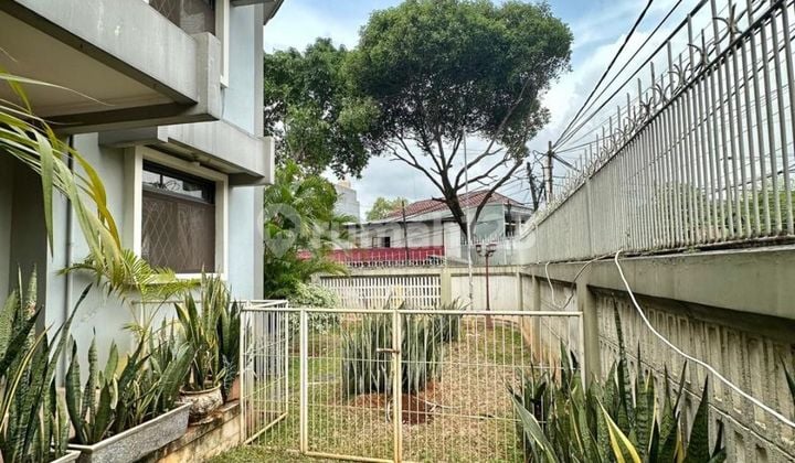 Rumah Mewah Full Furnish Bebas Banjir Dekat Pintu Toll Kebon Jeruk