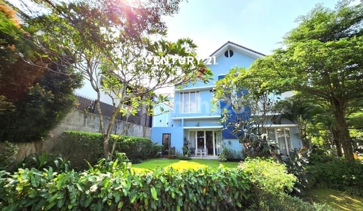 Rumah Luas Rapi Siap Huni Posisi Hook di Emerald 8074
