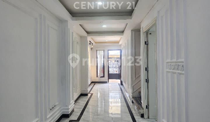 Modern 2-Storey House Ready to Occupy in Kemayoran, Central Jakarta R2376