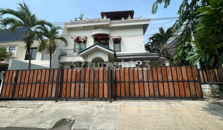 Rumah 3 Lantai Siap Huni di Pulomas, Jakarta Timur