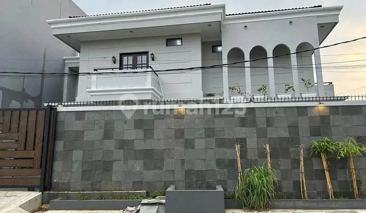 Premium Joglo House - Many Bedrooms, Ideal for Residence & Boarding House