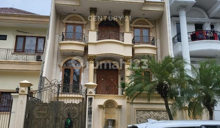 Old Money Vibes Luxury House in Walet Elok PIK North Jakarta