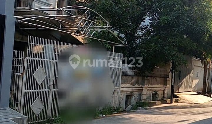 Rumah Tua Lokasi Nyaman Tenang..