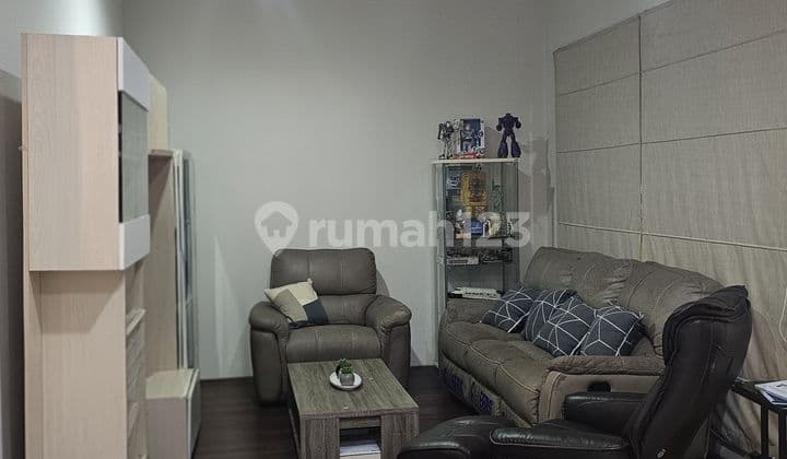 Rumah Cakep Rapih di Green Lake City 2 Lantai Semi Furnish