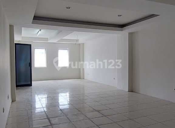 Gudang Luas di Pantai Indah Selatan Jakarta Utara Siap Pakai