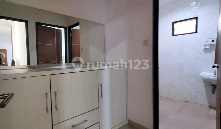 Rumah Cantik Di Mertilang Tangsel 2,5 Lantai Full Furnished