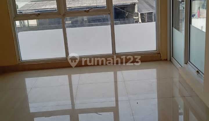 RUMAH BAGUS DI DUTA GARDEN TANGERANG 2 LANTAI SIAP HUNI
