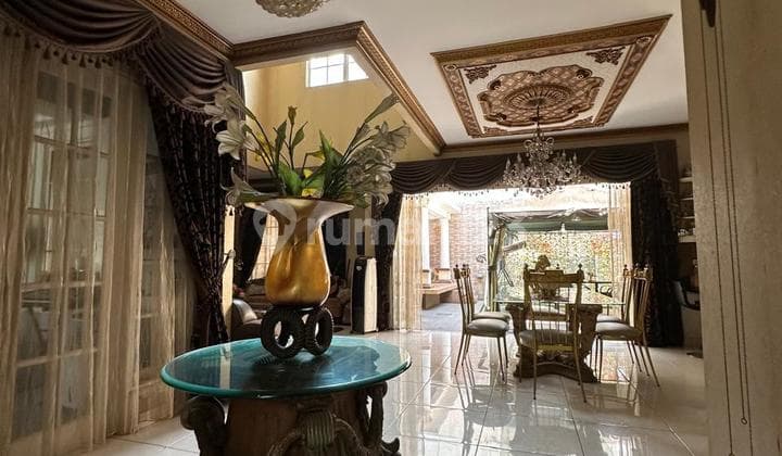 Rumah Klasik Modern Di The Green Bsd 2 Lantai Semi Furnish
