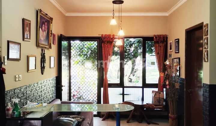 Jual Cepat Rumah dengan 5 Kamar 2 Lantai Posisi Hook di Bsd