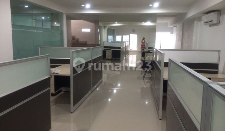 Ruko Gandeng Di Bsd 2,5 Lantai Siap Pakai Lokasi Hadap Jalan Raya