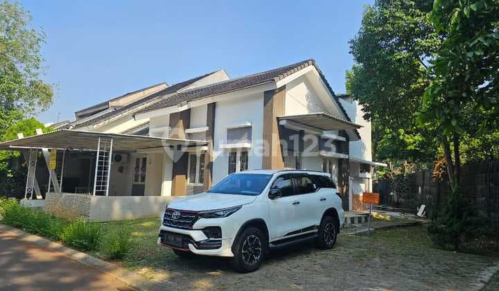 House in BSD Nusaloka 2-Story Building Freehold Strategic Location