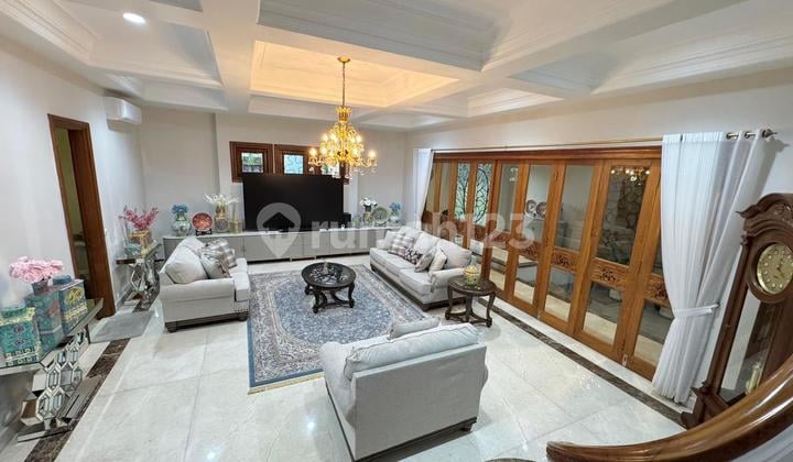 Rumah Mewah Desain Classic di Bsd Full Furnish 2 Lantai Siap Huni