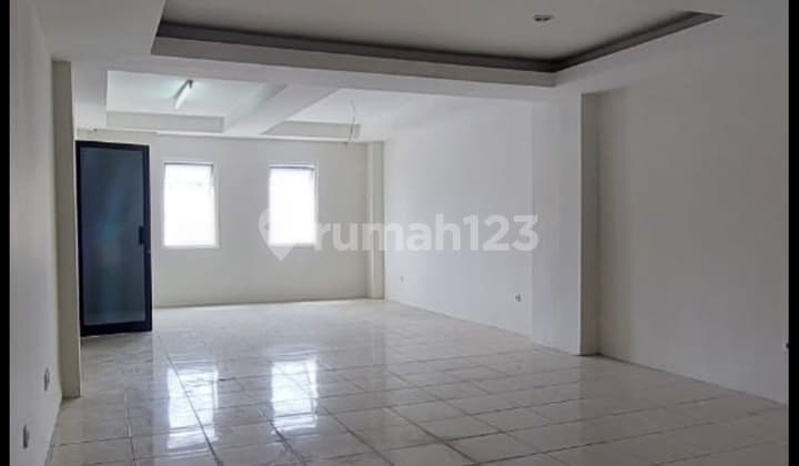 Gudang Luas 3 Lantai di Pantai Indah Selatan Lokasi Strategis