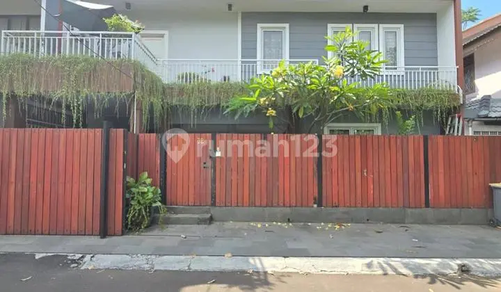 House in Bintaro 3-Story Building Neat Ready to Occupy Good Location