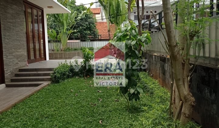 Rumah 3 Lantai Asri Bagus SHM Cilandak Barat Jakarta Selatan