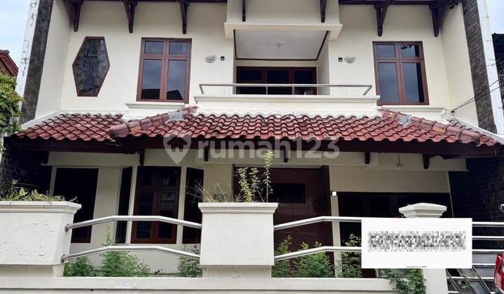 Rumah 2 Lantai SHM Siap Huni Dekat Pusat Perbelanjaan di Jalan Alam Segar Pondok Indah, Jakarta Selatan
